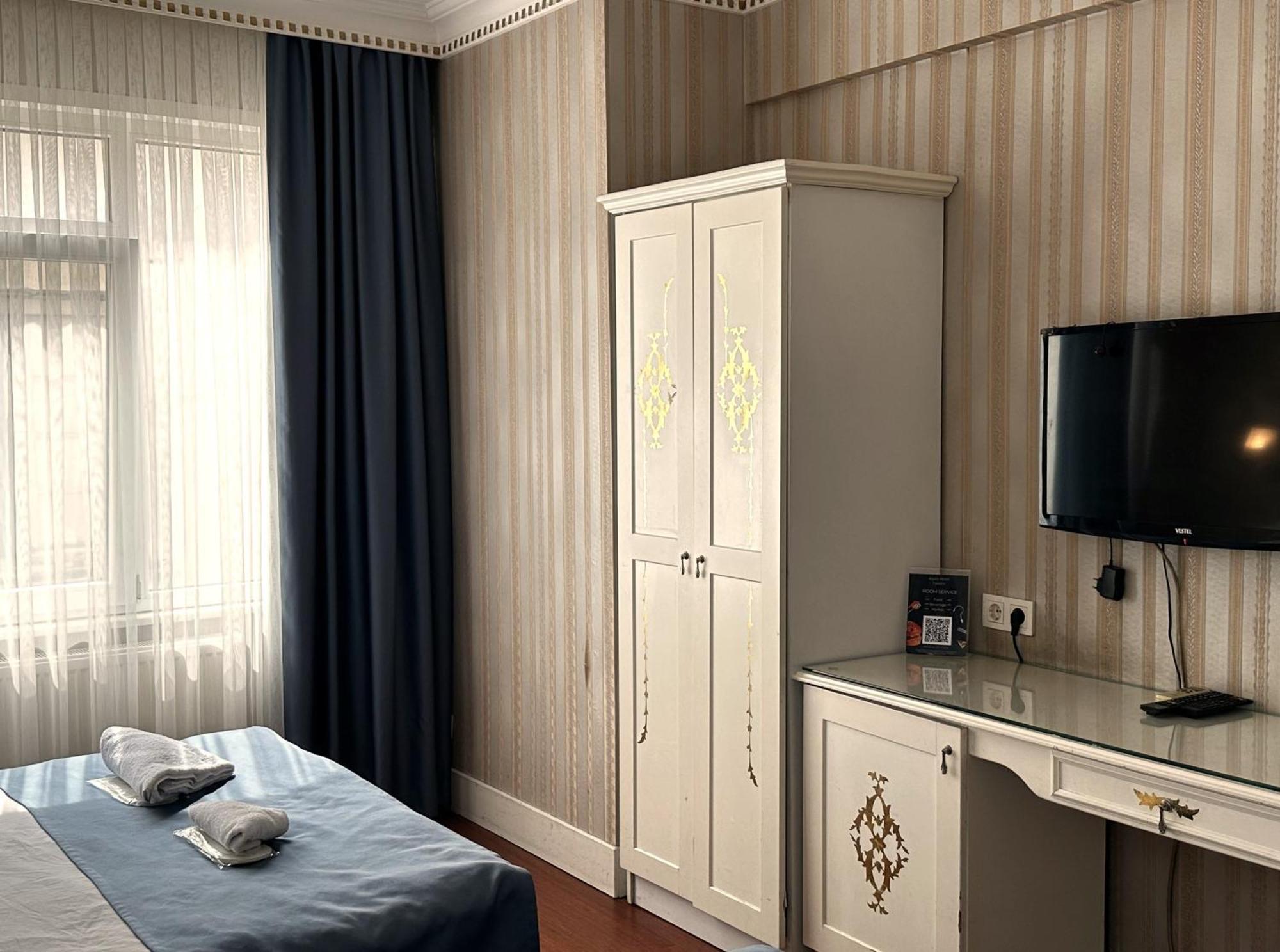 The Istanbul Alyon Hotel Taksim Exterior photo